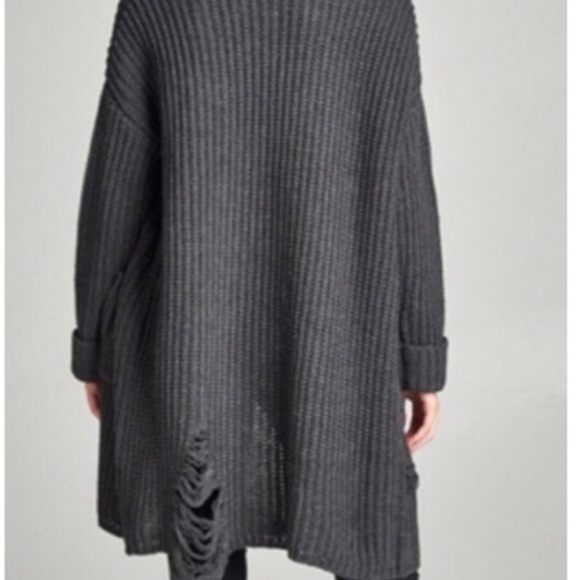 ▪️Closeout! 2 S/M left! Quality Soft Gray Cardigan - Picture 2 of 6